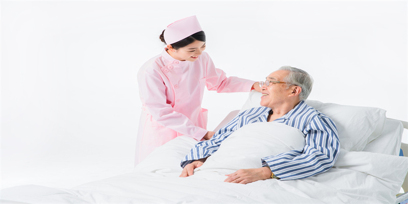 摄图网_501315641_护士照顾住院病人(企业商用).jpg