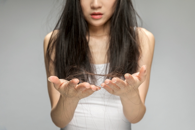 d7b6c3978d3dfc674d4e3bb12cc5983c.jpg 摄图网_501236478_美女脱发困扰(企业商用).jpg