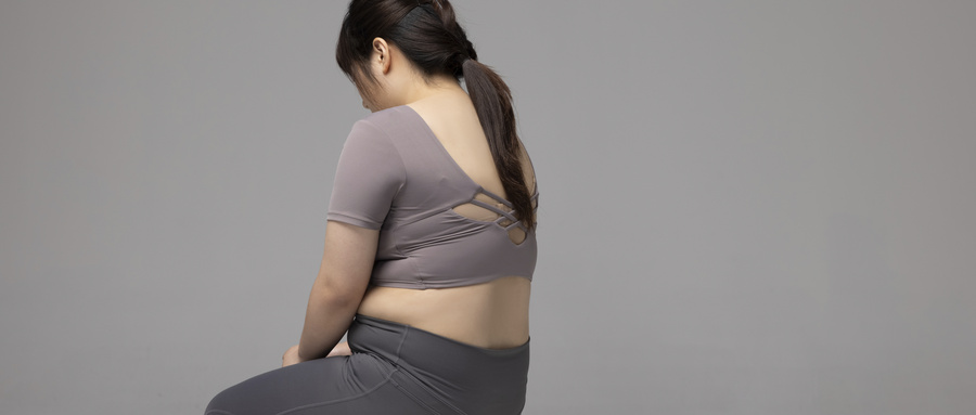 摄图网_501736618_wx_难过的肥胖女性背影（企业商用）.jpg