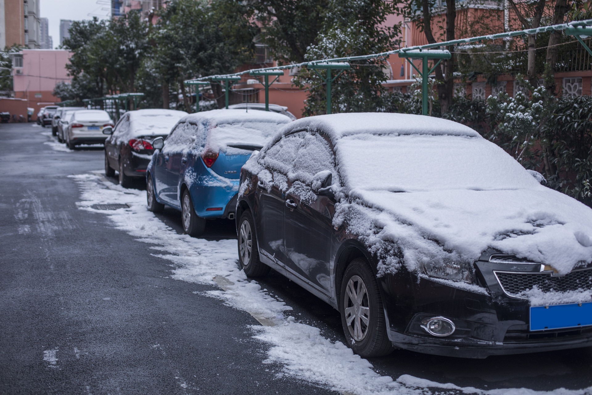 摄图网_500813227_banner_城市中下雪后的汽车（企业商用）.jpg