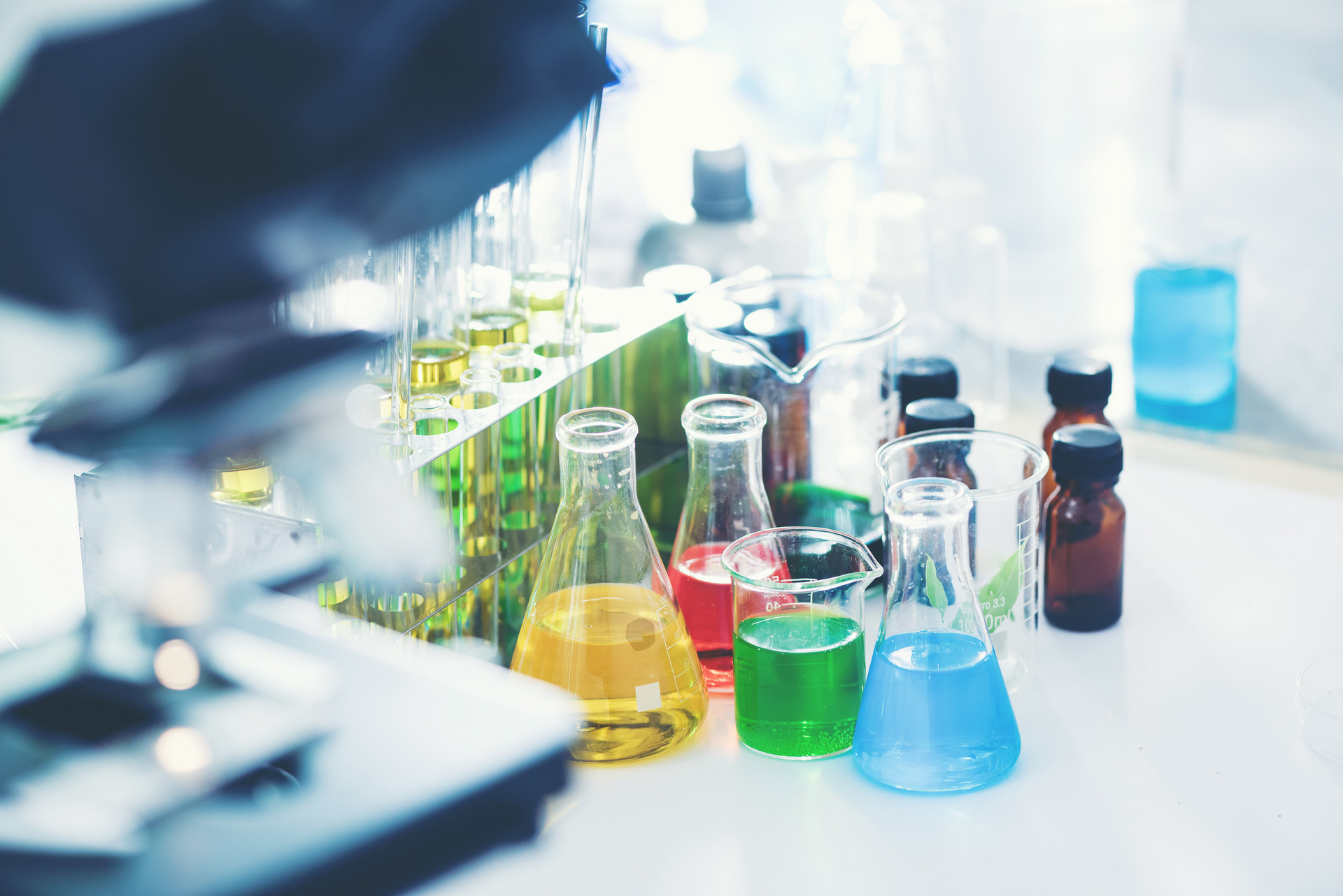 摄图网_300886416_banner_生物燃料油实验室的研究,生物燃料能源的（企业商用）.jpg